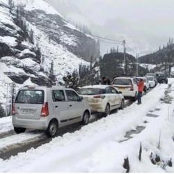 Himachal Pradesh Snowfall Disrupts Roads, 4 Dead, Tourism Sees Surge